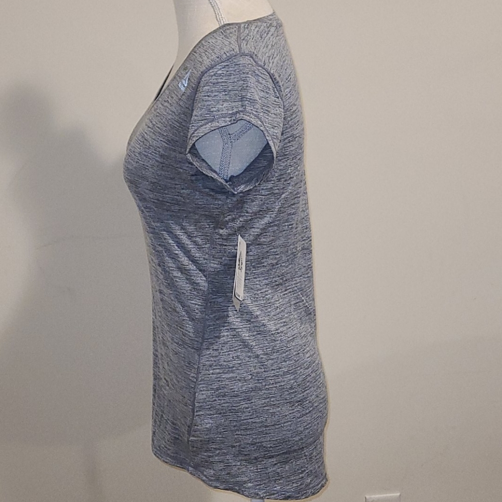 NWT Reebok women's fitted performance t-shirt - Picture 3 of 7